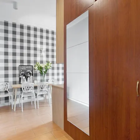 Elite Hard Rock Old Town Apartment